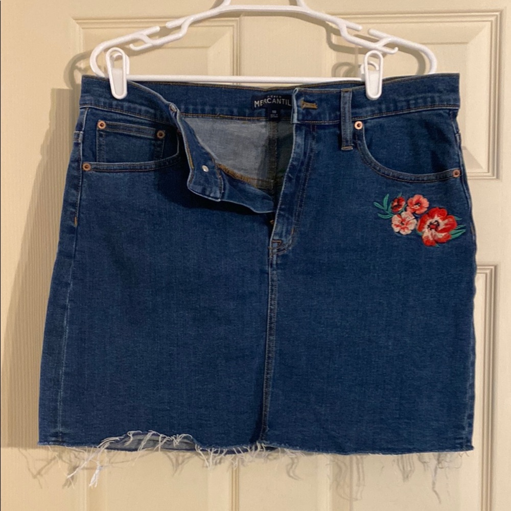 Jean skirt with floral embroidery